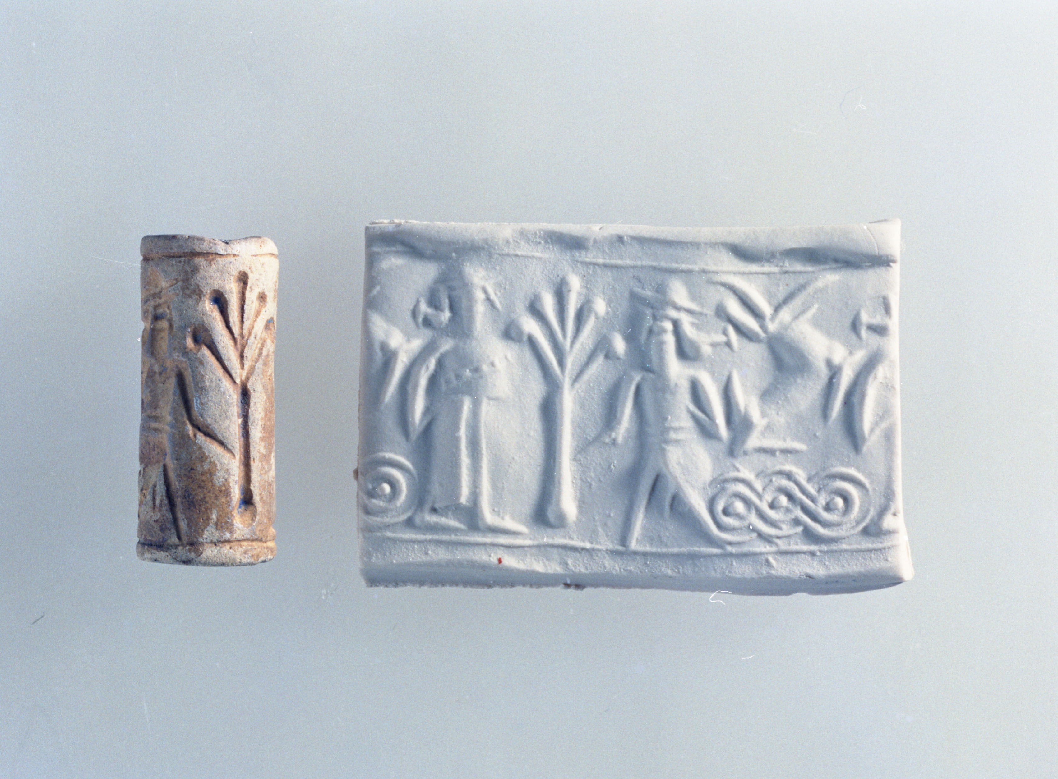 材質：ファイアンス